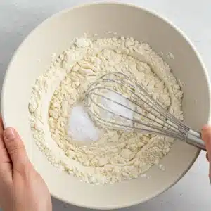 whisk-flour-baking-soda-salt-step3-cookies